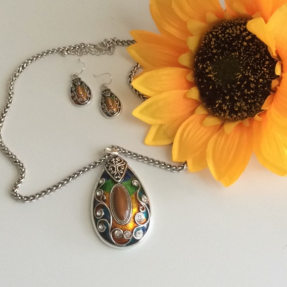 Indonesian Multi Color Necklace Set - Picture 11 of 12